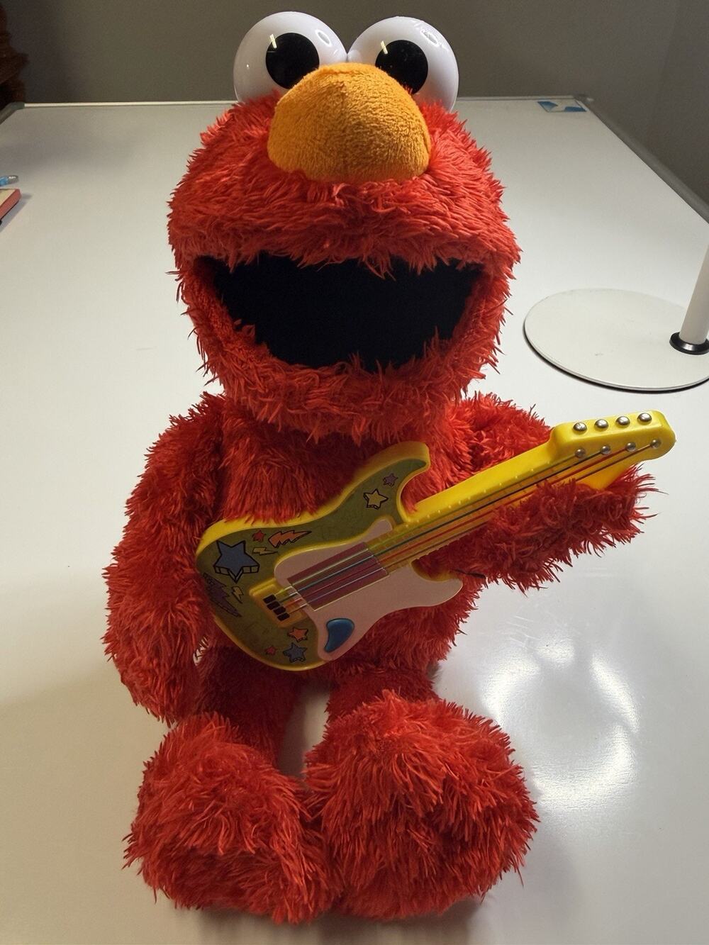 Hasbro Elmo Rock And Rhyme Plush Unisex 14” Sesame Street Singing Guitar Toy